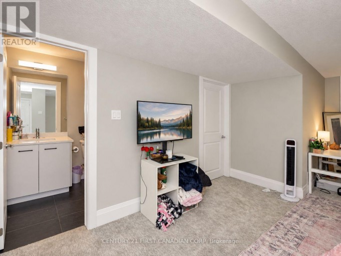 77 - 601 LIONS PARK DRIVE, Strathroy-Caradoc (Mount Brydges), Ontario, N0L1W0