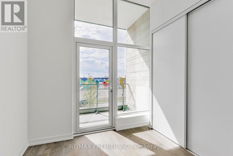 TH17 - 7 BUTTERMILL AVENUE, Vaughan (Vaughan Corporate Centre), Ontario, L4K0M5