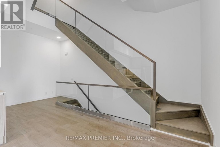 TH17 - 7 BUTTERMILL AVENUE, Vaughan (Vaughan Corporate Centre), Ontario, L4K0M5