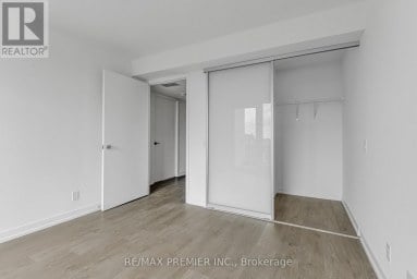 TH17 - 7 BUTTERMILL AVENUE Vaughan (Vaughan Corporate Centre) Ontario photo 19