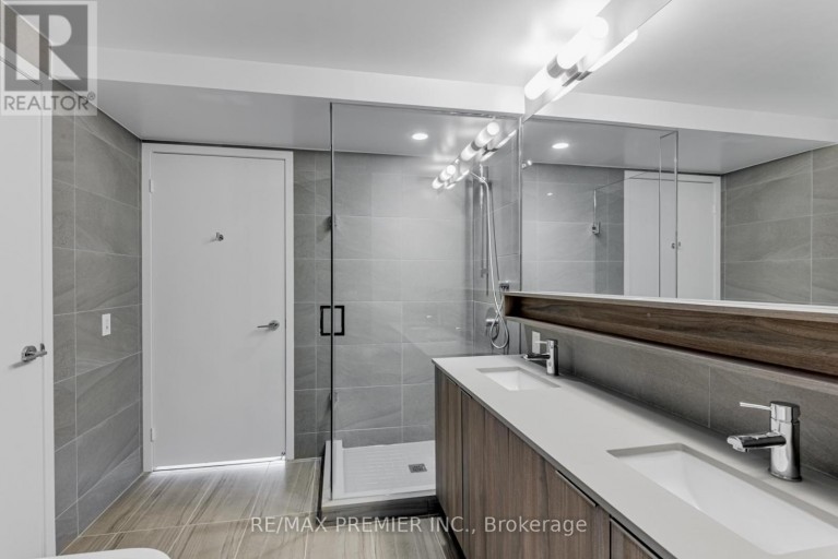TH17 - 7 BUTTERMILL AVENUE, Vaughan (Vaughan Corporate Centre), Ontario, L4K0M5