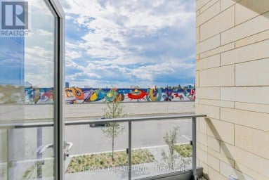 TH17 - 7 BUTTERMILL AVENUE Vaughan (Vaughan Corporate Centre) Ontario photo 27