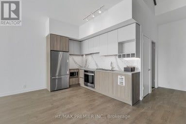 TH17 - 7 BUTTERMILL AVENUE Vaughan (Vaughan Corporate Centre) Ontario photo 4