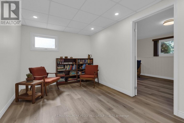 17 HOLLOWAY LANE, Springwater (Midhurst), Ontario, L9X0M7