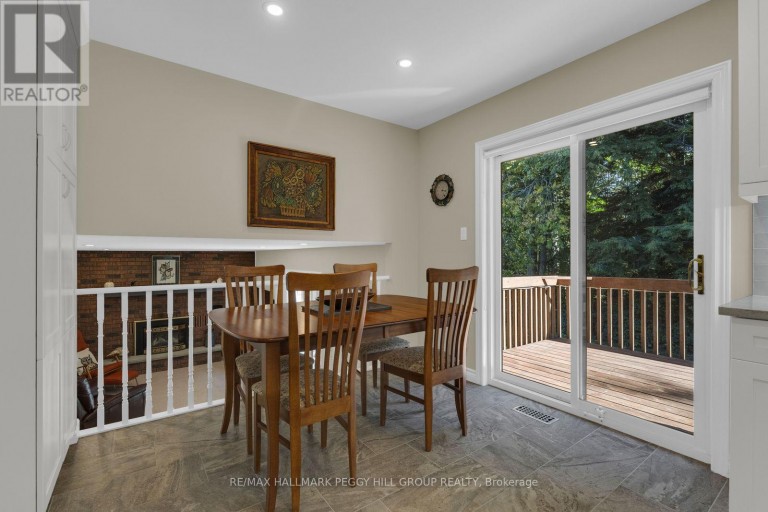 17 HOLLOWAY LANE, Springwater (Midhurst), Ontario, L9X0M7