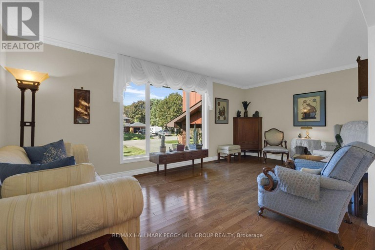 17 HOLLOWAY LANE, Springwater (Midhurst), Ontario, L9X0M7