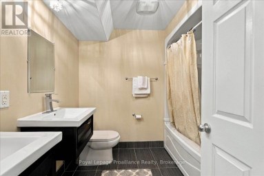1116 COUNTY RD 8 Prince Edward County (Picton) Ontario photo 34