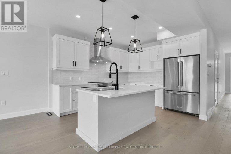 422 OLD WONDERLAND ROAD, London South (South N), Ontario, N6K3R2