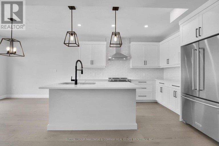 422 OLD WONDERLAND ROAD, London South (South N), Ontario, N6K3R2