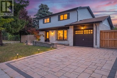 8 CULHAM STREET Oakville (CP College Park) Ontario photo 1