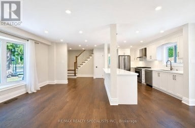 8 CULHAM STREET Oakville (CP College Park) Ontario photo 11