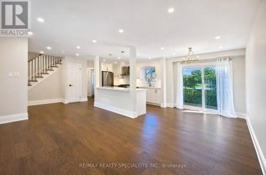 8 CULHAM STREET Oakville (CP College Park) Ontario photo 12