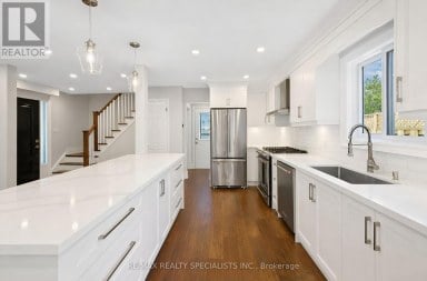 8 CULHAM STREET Oakville (CP College Park) Ontario photo 15