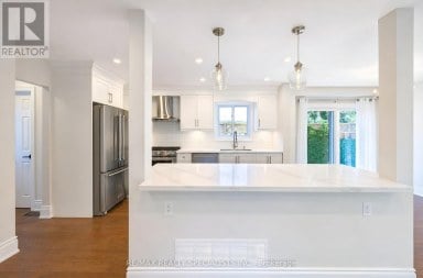 8 CULHAM STREET Oakville (CP College Park) Ontario photo 16