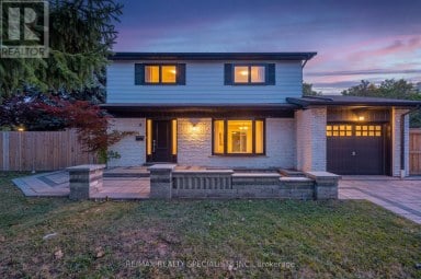 8 CULHAM STREET Oakville (CP College Park) Ontario photo 2