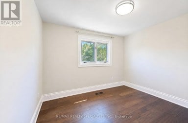 8 CULHAM STREET Oakville (CP College Park) Ontario photo 25
