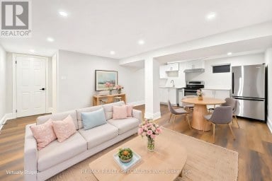 8 CULHAM STREET Oakville (CP College Park) Ontario photo 35