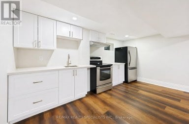 8 CULHAM STREET Oakville (CP College Park) Ontario photo 37