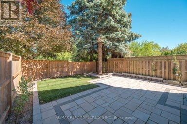 8 CULHAM STREET Oakville (CP College Park) Ontario photo 42
