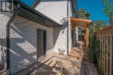 8 CULHAM STREET Oakville (CP College Park) Ontario photo 47