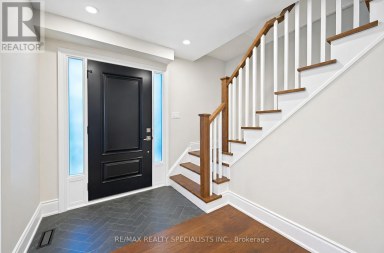 8 CULHAM STREET Oakville (CP College Park) Ontario photo 7