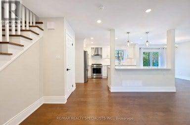 8 CULHAM STREET Oakville (CP College Park) Ontario photo 8