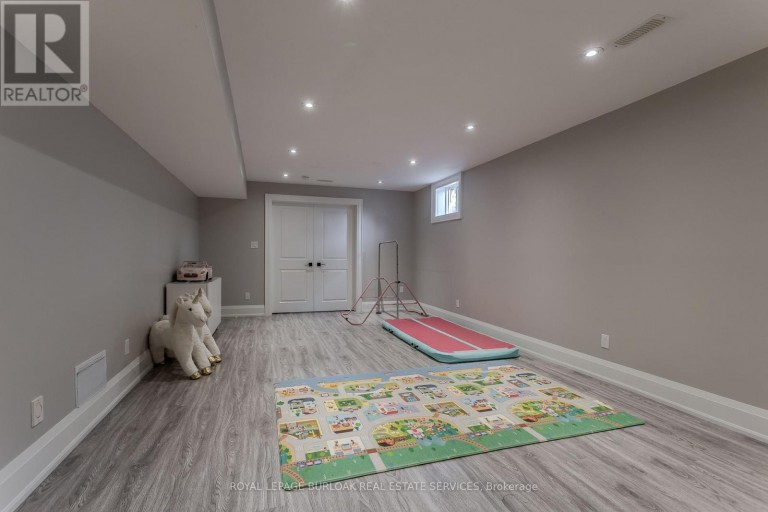 541 HAMBLING COURT, Burlington (Roseland), Ontario, L7N3S4