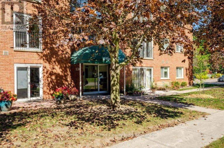 302 - 136 WARE STREET, Peterborough (Town Ward 3), Ontario, K9J2B8
