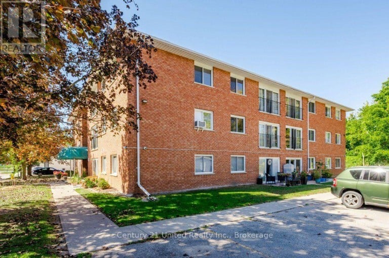 302 - 136 WARE STREET, Peterborough (Town Ward 3), Ontario, K9J2B8