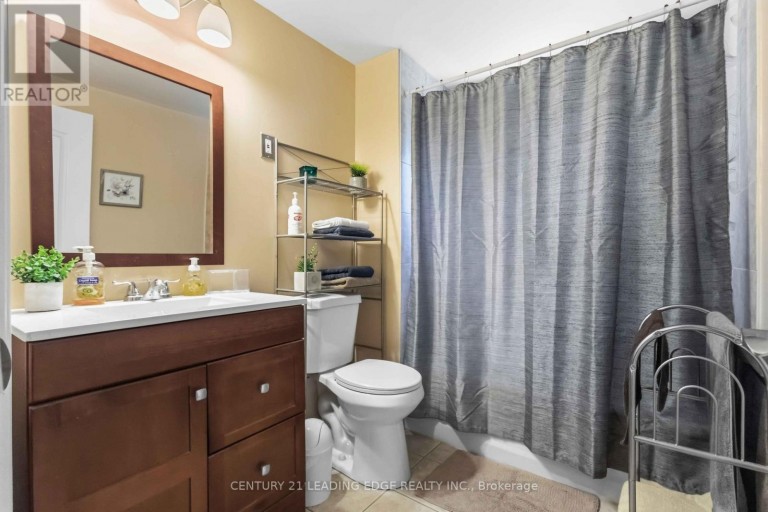 1128 VALLEY COURT N, Oshawa (Lakeview), Ontario, L1J3M5