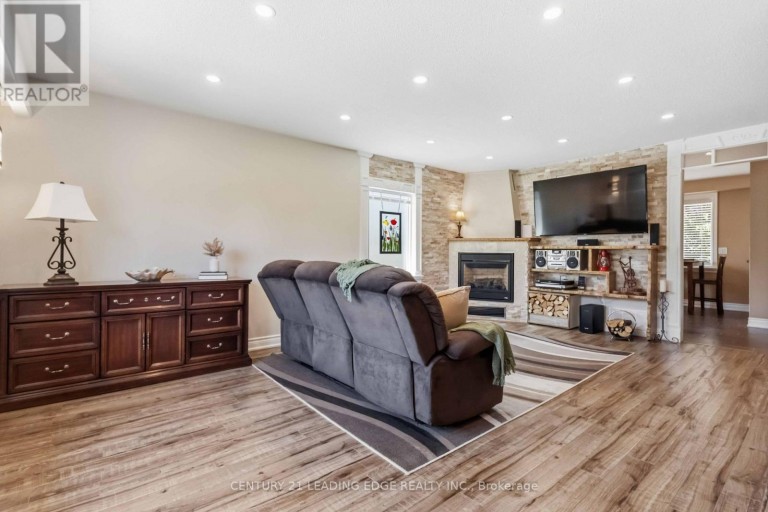 1128 VALLEY COURT N, Oshawa (Lakeview), Ontario, L1J3M5
