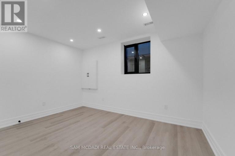 468 SAVILLE CRESCENT, Oakville (WO West), Ontario, L6L3V1