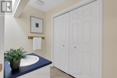 301 - 1 SHERWOOD STREET Kawartha Lakes (Bobcaygeon) Ontario photo 11