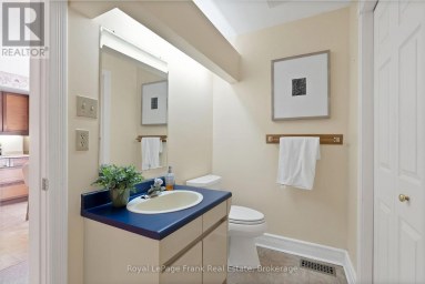 301 - 1 SHERWOOD STREET Kawartha Lakes (Bobcaygeon) Ontario photo 12