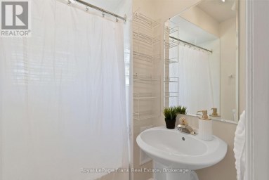 301 - 1 SHERWOOD STREET Kawartha Lakes (Bobcaygeon) Ontario photo 26
