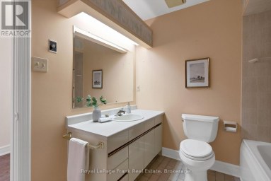 301 - 1 SHERWOOD STREET Kawartha Lakes (Bobcaygeon) Ontario photo 30