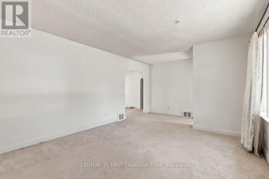 407 BOLER ROAD London South (South K) Ontario photo 11