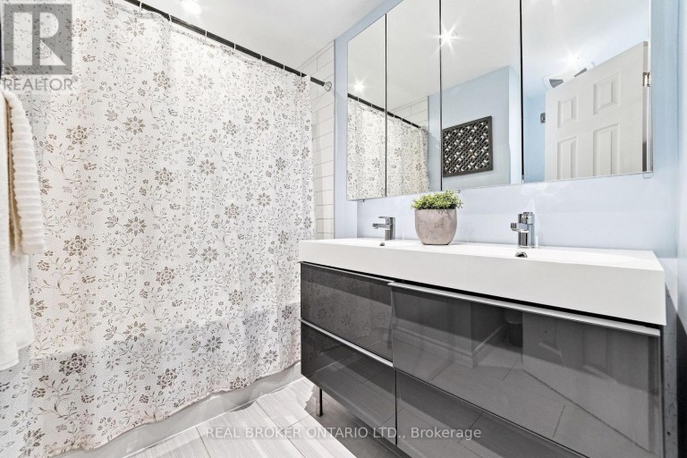 61 - 1270 GAINSBOROUGH DRIVE, Oakville (FA Falgarwood), Ontario, L6H2L2