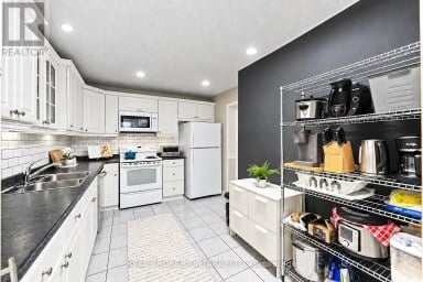61 - 1270 GAINSBOROUGH DRIVE Oakville (FA Falgarwood) Ontario photo 5