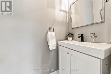 61 - 1270 GAINSBOROUGH DRIVE Oakville (FA Falgarwood) Ontario photo 9