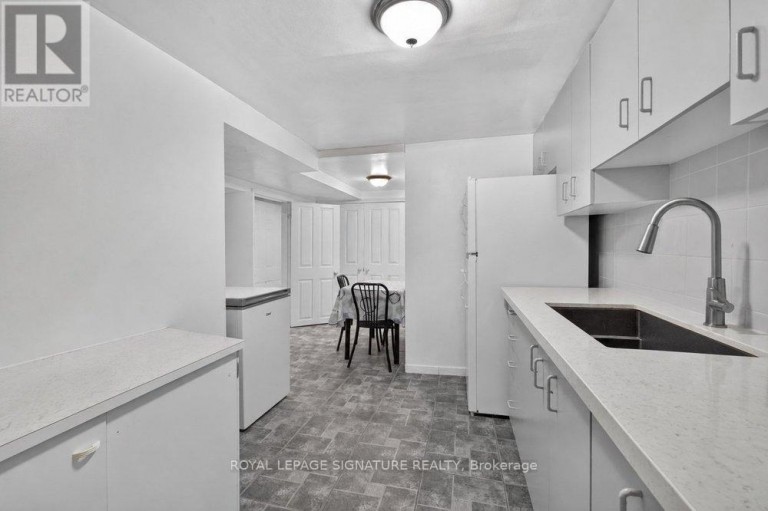 439 GINGER DOWNS, Mississauga (Mississauga Valleys), Ontario, L5A3A8