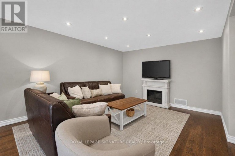 439 GINGER DOWNS, Mississauga (Mississauga Valleys), Ontario, L5A3A8