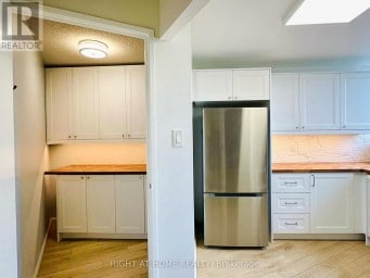 701 - 3700 KANEFF CRESCENT Mississauga (Mississauga Valleys) Ontario photo 8