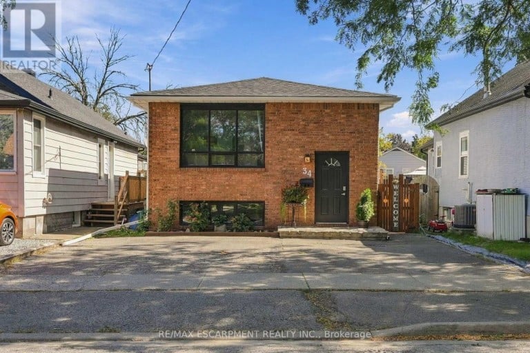 34 GRANTHAM AVENUE S, St. Catharines (Port Weller), Ontario, L2P3B4