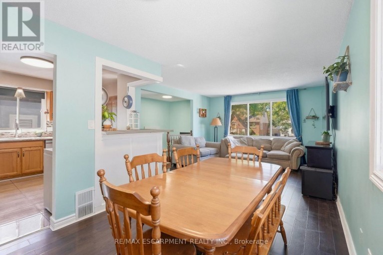 34 GRANTHAM AVENUE S, St. Catharines (Port Weller), Ontario, L2P3B4