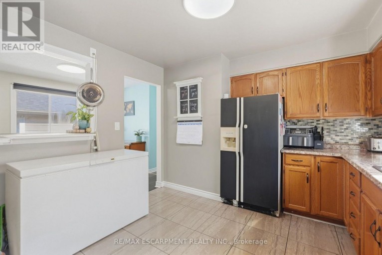 34 GRANTHAM AVENUE S, St. Catharines (Port Weller), Ontario, L2P3B4