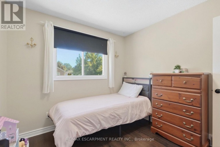 34 GRANTHAM AVENUE S, St. Catharines (Port Weller), Ontario, L2P3B4