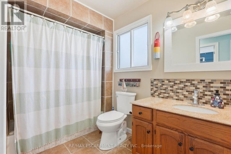 34 GRANTHAM AVENUE S, St. Catharines (Port Weller), Ontario, L2P3B4