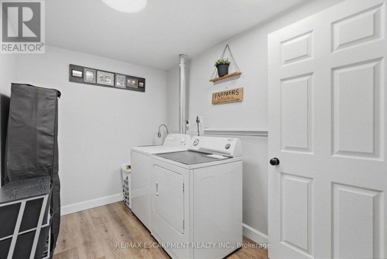 34 GRANTHAM AVENUE S, St. Catharines (Port Weller), Ontario, L2P3B4