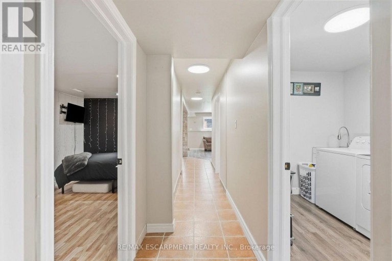 34 GRANTHAM AVENUE S, St. Catharines (Port Weller), Ontario, L2P3B4